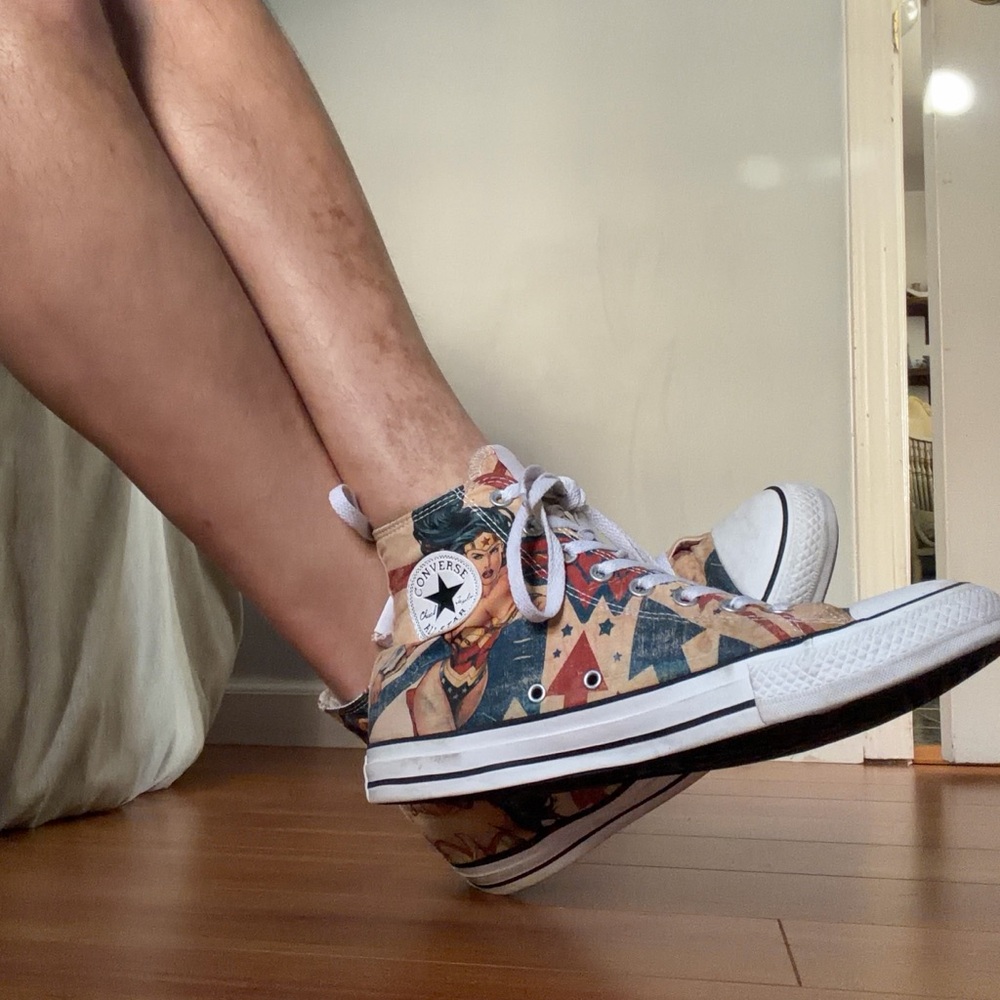 Converse Chuck Taylor Wonder Woman DC Comics S15 High Top Men’s 10 / Women’s 12